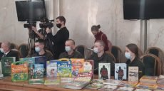 Нацгвардійці та діти «сірої зони» отримають книжки від харківських видавництв (відео)