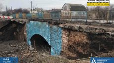 Дорожники начали ремонт самого старого моста в Харьковской области (фото)