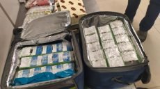 В Харьков пытались провезти контрабанду сигарет и лекарства в коробках из-под конфет (фото)