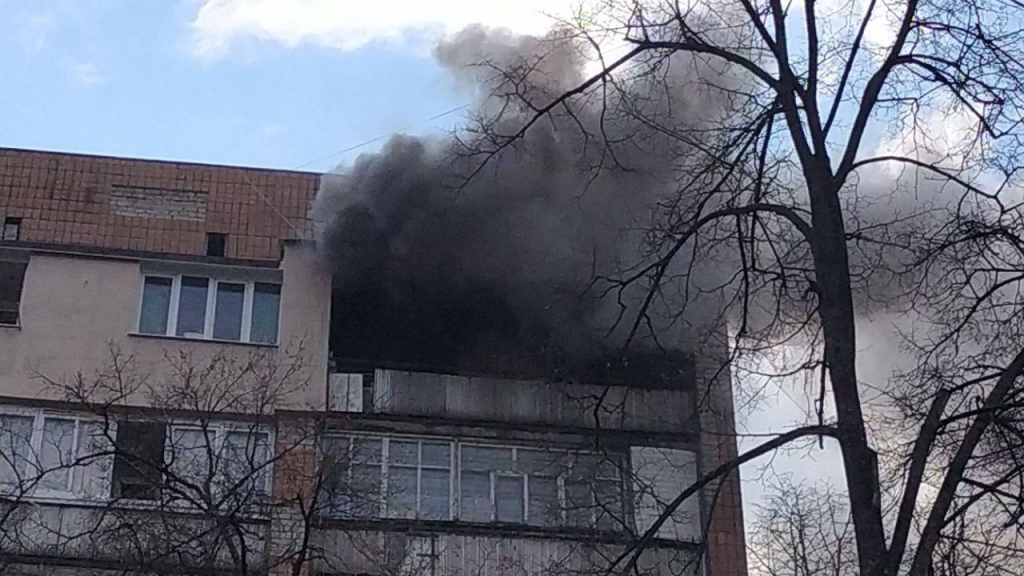 В Шевченковском районе – пожар в многоэтажке, есть пострадавший (видео)