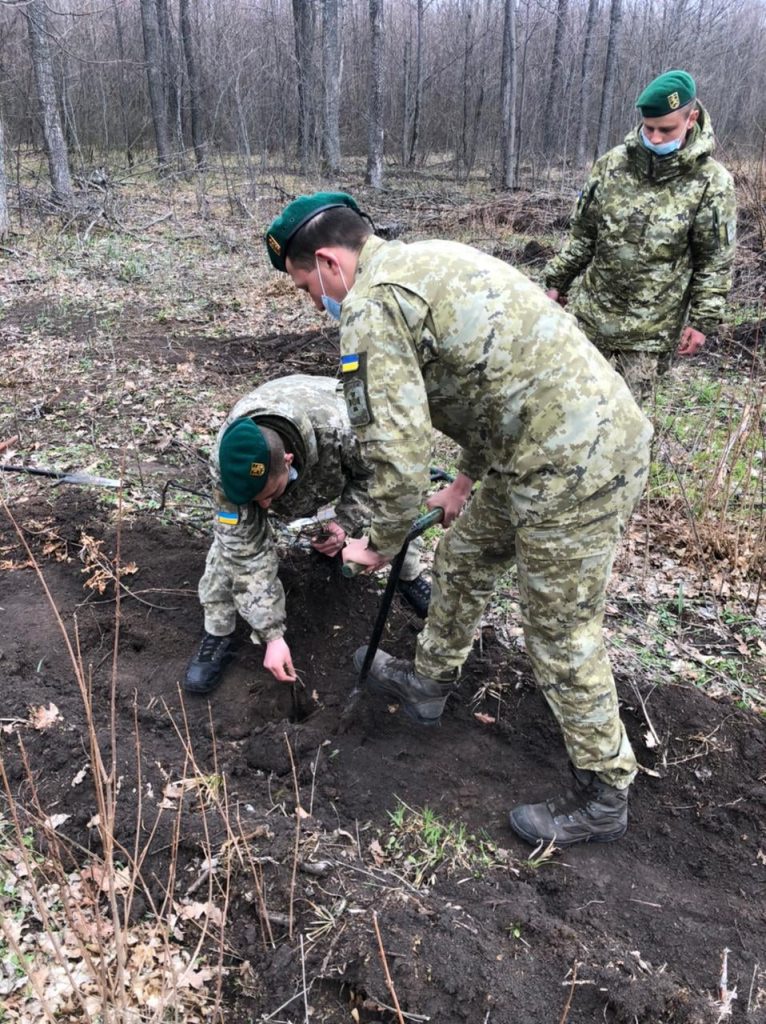 Харьковские пограничники присоединились к всеукраинским экологическим акциям (фото)