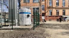 Кислородные бочки для харьковских больниц застряли во время блокировки Суэцкого канала