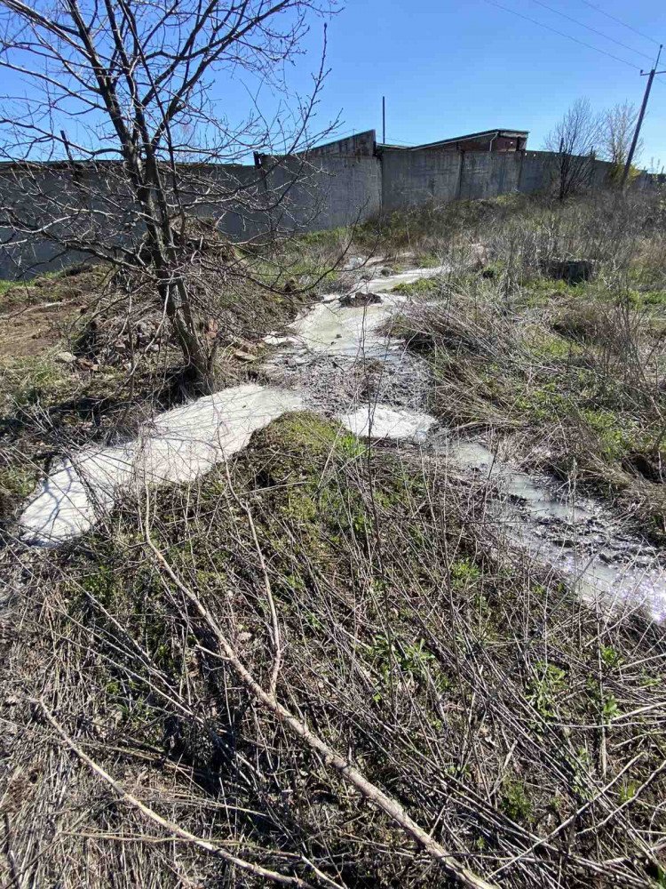 На Харьковщине загрязнили землю нечистотами (фото)