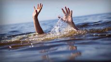 Харьковчанка едва не утонула в ледяной воде (фото)