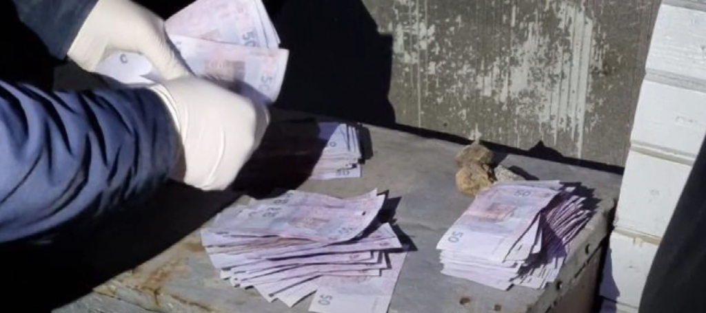 Подробиці зникнення мішка з 500 тисячами гривень на пошті у Лозівському районі (відео)