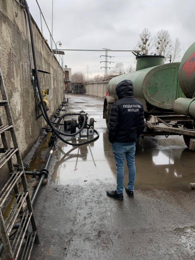 В Украине работает 24 нелегальных мининефтеперерабатывающих завода  — министр