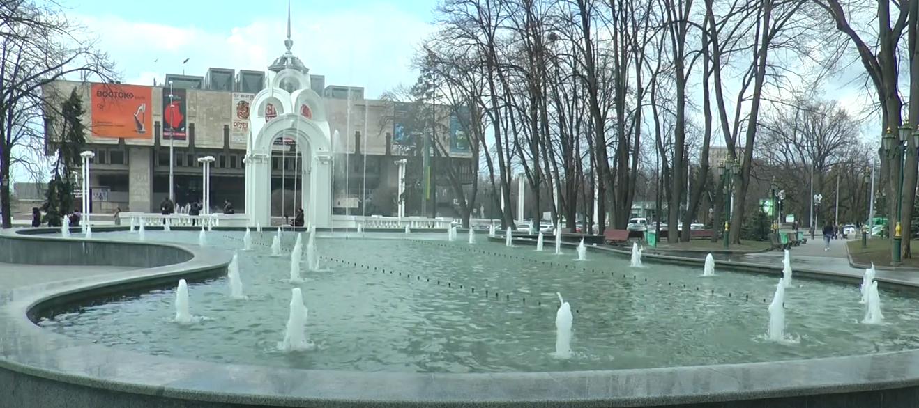Сезон фонтанів у Харкові: комунальники розповіли, коли заповнять каскадне озеро (відео)