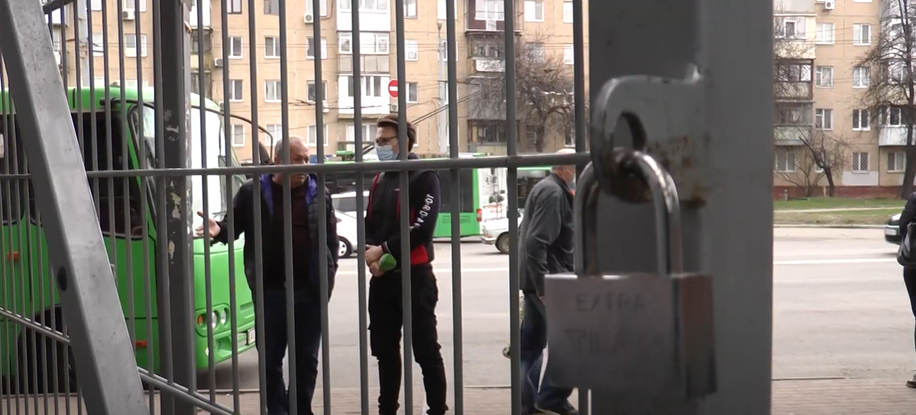 «Приїхали вночі із «Беркутом» та тітушками»: як у 2012 році у Харкові місця на ринку «віджимали» (відео)