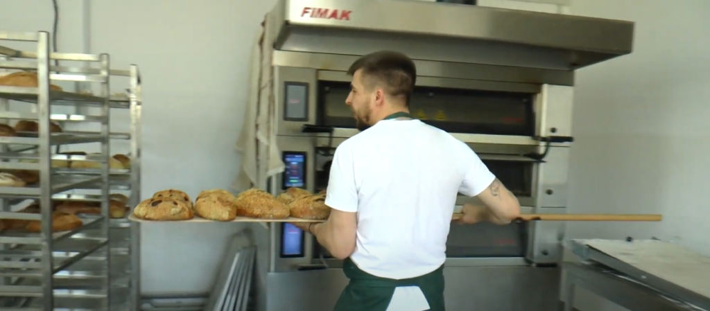 Харківський пекар поділився рецептом великоднього кулича (відео)