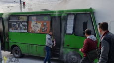 Полиция устанавливает обстоятельства возгорания маршрутки в Харькове