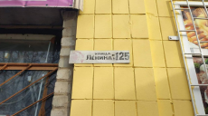 «Никакого Ленина!»: на Харьковщине декоммунизировали очередной фасад магазина (фото)