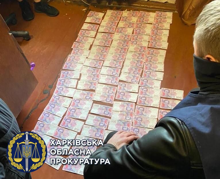 В Харькове госисполнительница за 20 тысяч гривен обещала снять арест с недвижимости (фото)