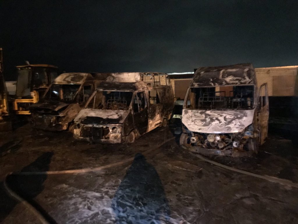 В Харькове сгорели 4 автомобиля: есть пострадавшие (фото)