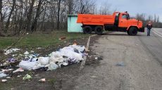 В Харьковской области с обочин вывезли около 400 тонн мусора (фото)