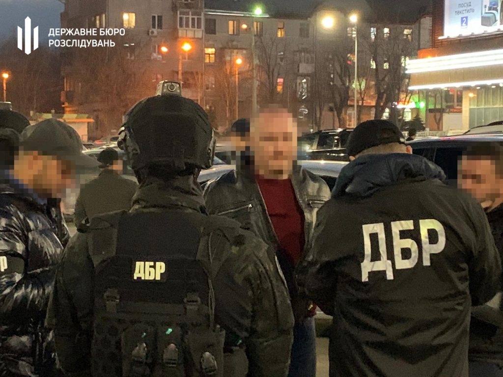 В Харькове во время получения взятки в 85 тыс. грн задержали директора лесхоза (фото)