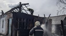 В Харьковской области из-за скутера загорелись сразу 2 двора (фото)
