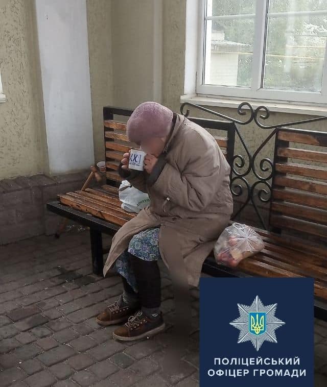 Полицейские помогли старушке, потерявшей жилье (фото)