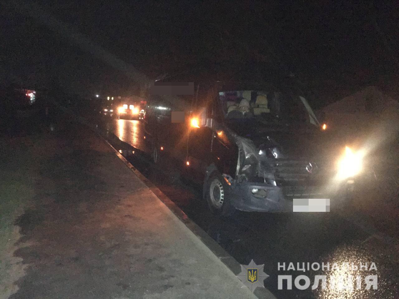На Харьковщине водитель маршрутки насмерть сбил молодую женщину (фото)