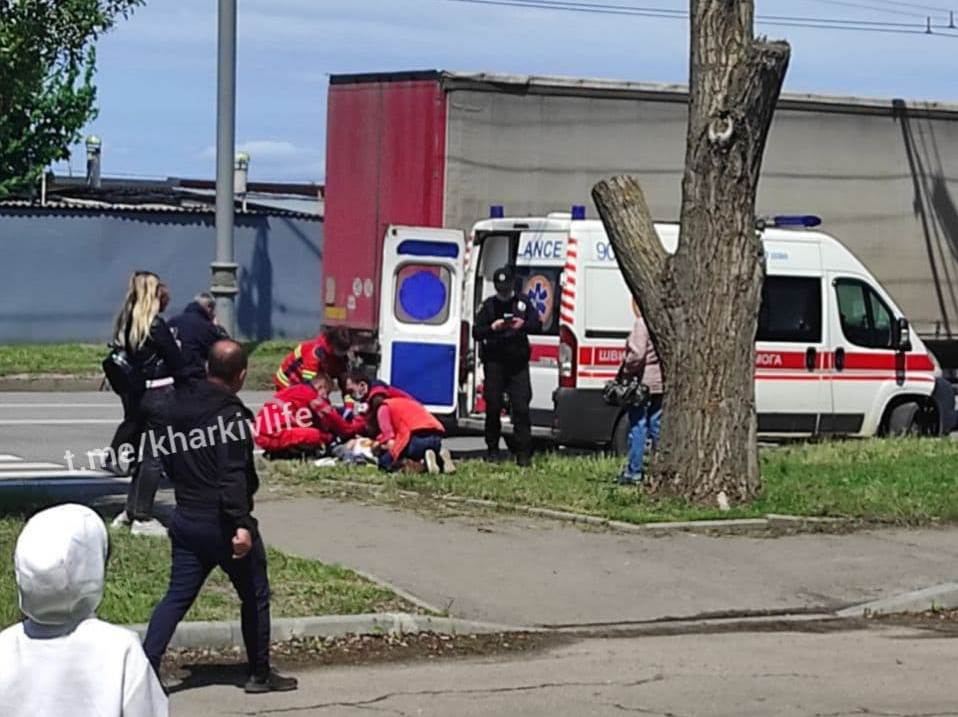 В Харькове на пешеходном переходе сбили 6-летнего ребенка (фото, видео)