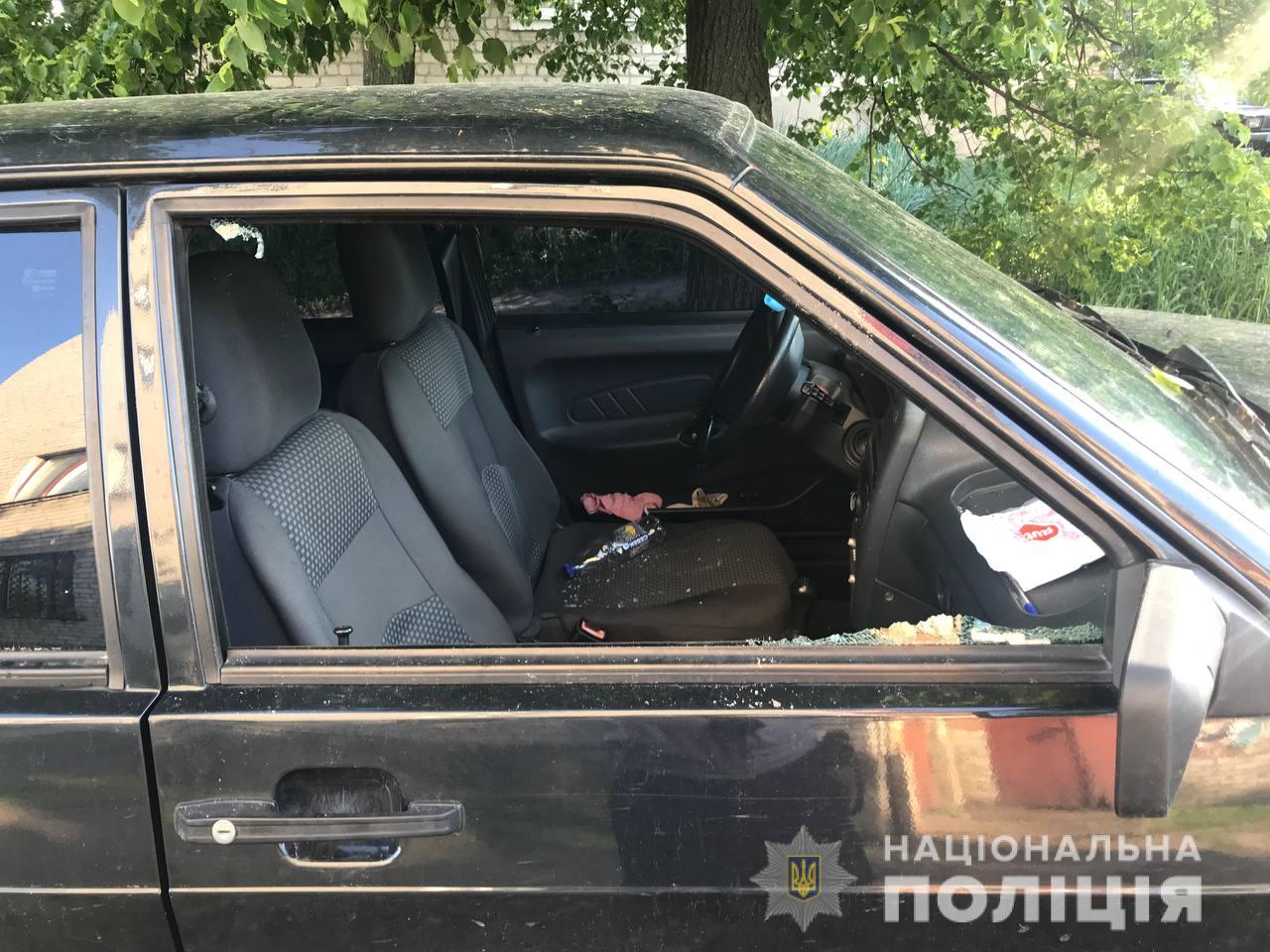 На Харьковщине сообщили о подозрении автомобильному вору, который за ночь повредил 12 машин (фото)