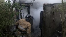 Под Харьковом горел заброшенный дом: есть пострадавший