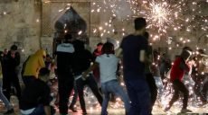 Во время стычки палестинцев с израильской полицией пострадали более 160 человек