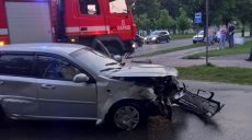 Харьковские спасатели предотвратили возгорание разлившегося топлива (фото)