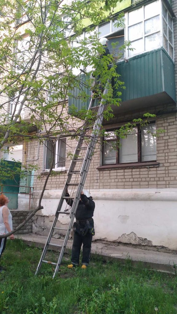 Харьковские спасатели предотвратили утечку газа в многоэтажке (фото)
