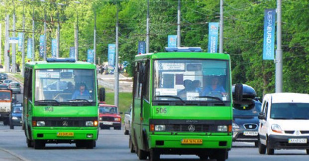 Чтобы жители Харькова добрались до кладбищ, откроют дополнительные автобусные маршруты