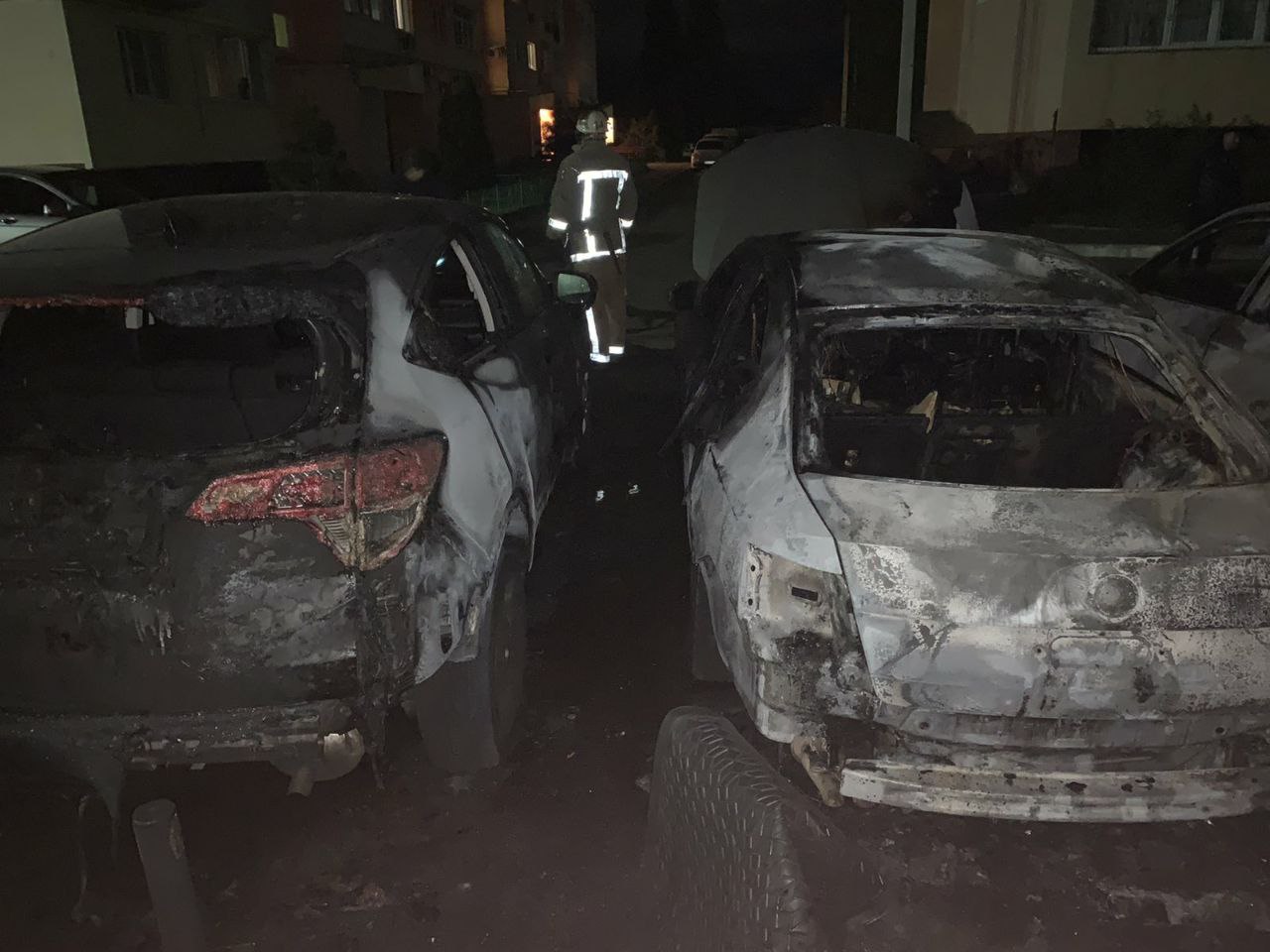 Ночью в Харькове подожгли автомобили (фото)