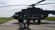 В харьковский военной госпиталь доставили раненого бойца из зоны ООС (фото)