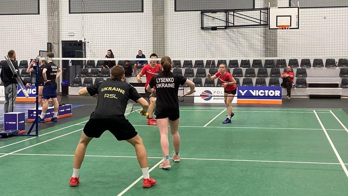 На фотографии пара спортсменов из Харькова Столова и Лысенко