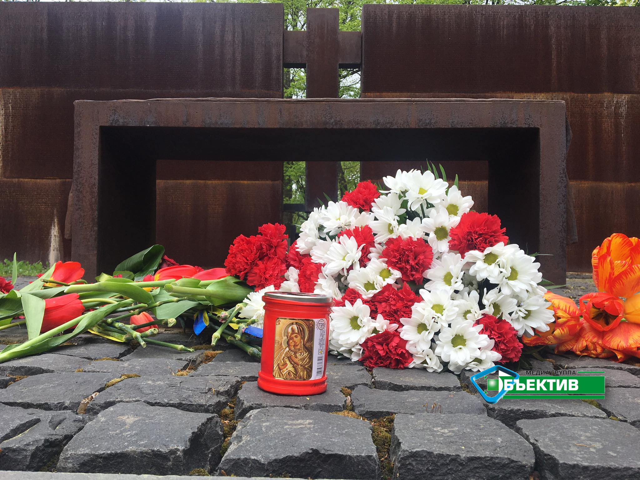 В Харькове священники и активисты начали объезд трех мемориалов памяти погибших во Второй мировой войне (фото)