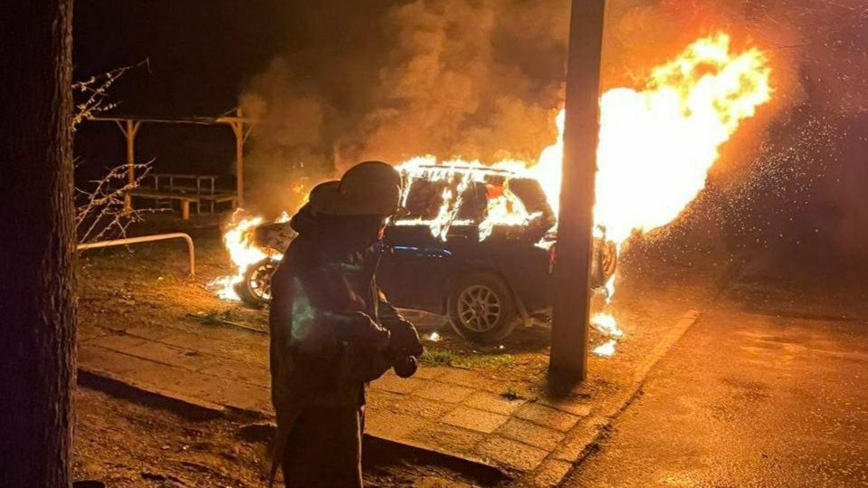 Ночью в Харькове сгорела иномарка (фото)