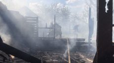 Из-за короткого замыкания проводки на Харьковщине сгорели 2 жилых дома (фото)