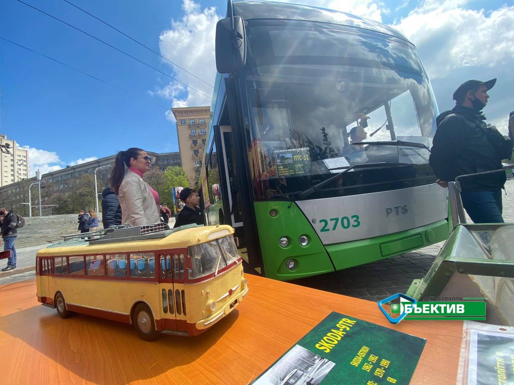 Харьковчанам показали модели старых троллейбусов (фото)