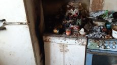 Спасатели вынесли харьковчанина из горевшей квартиры шестнадцатиэтажки (фото)