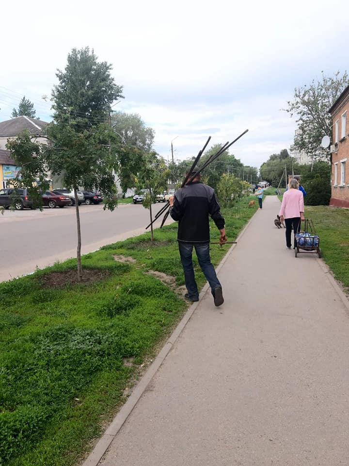 Жительница Харьковщины преследовала вора, снимая его на мобильный телефон (фото)