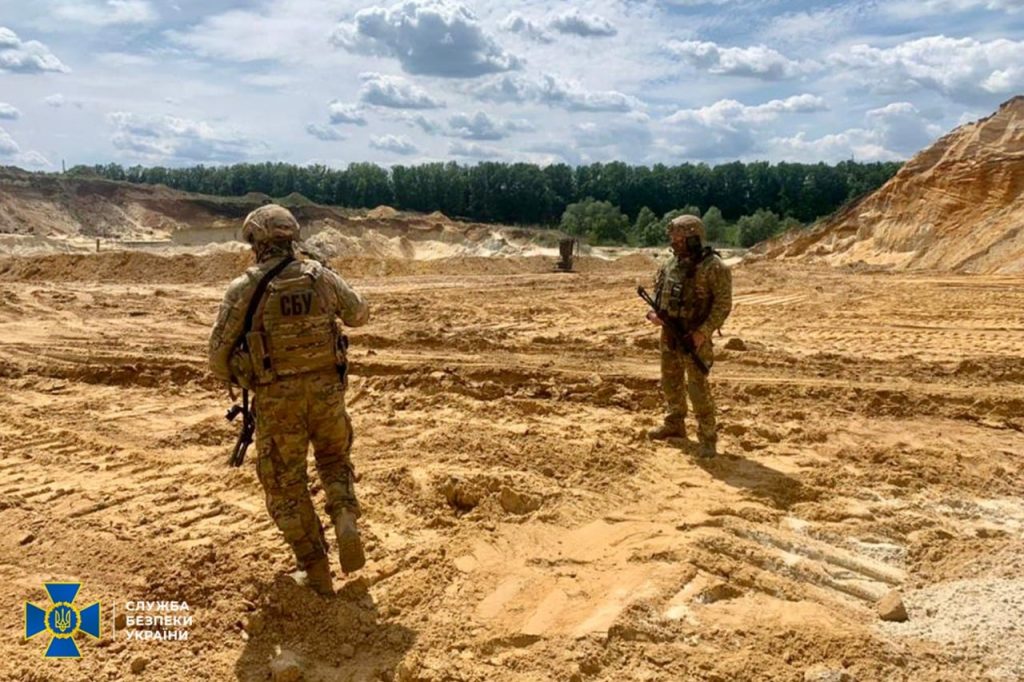 На Харьковщине СБУ блокировала незаконную добычу полезных ископаемых (фото)