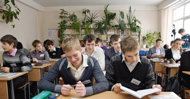 Первый день возобновления занятий в школах Харькова: за парты вернулись 90% школьников