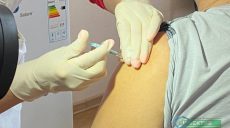 Украина подписала контракт на поставку 20 млн доз вакцины Pfizer
