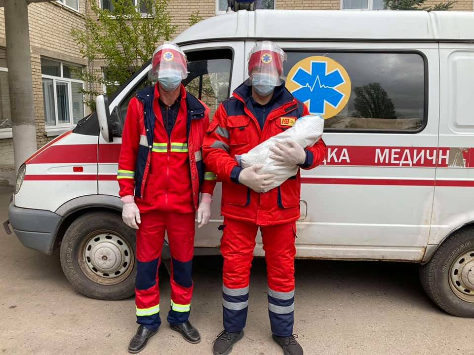 Харьковчанка родила в машине «скорой помощи» (фото)
