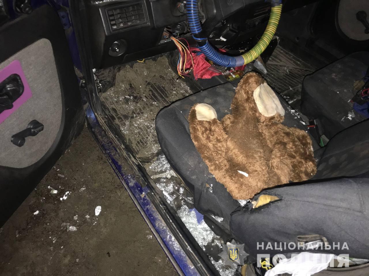 Автомобильный вор под Харьковом пытался завести машину, соединив провода зажигания
