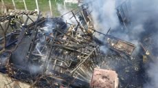 В Харькове сгорел частный дом (фото, видео)