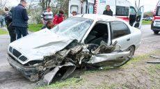 На Харьковщине спасатели деблокировали пострадавшего водителя из покореженного авто (фото)