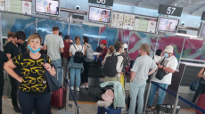 Втратили від 7,5 до 14 тисяч гривень: харків’яни, які застрягли на Кіпрі, обурені авіаперевізником (відео)