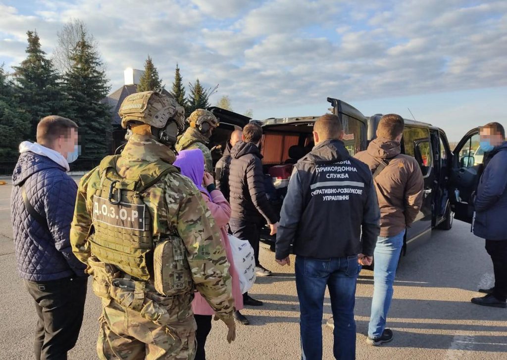 Пограничники на Харьковщине блокировали незаконную перевозку граждан на оккупированную территорию (фото)