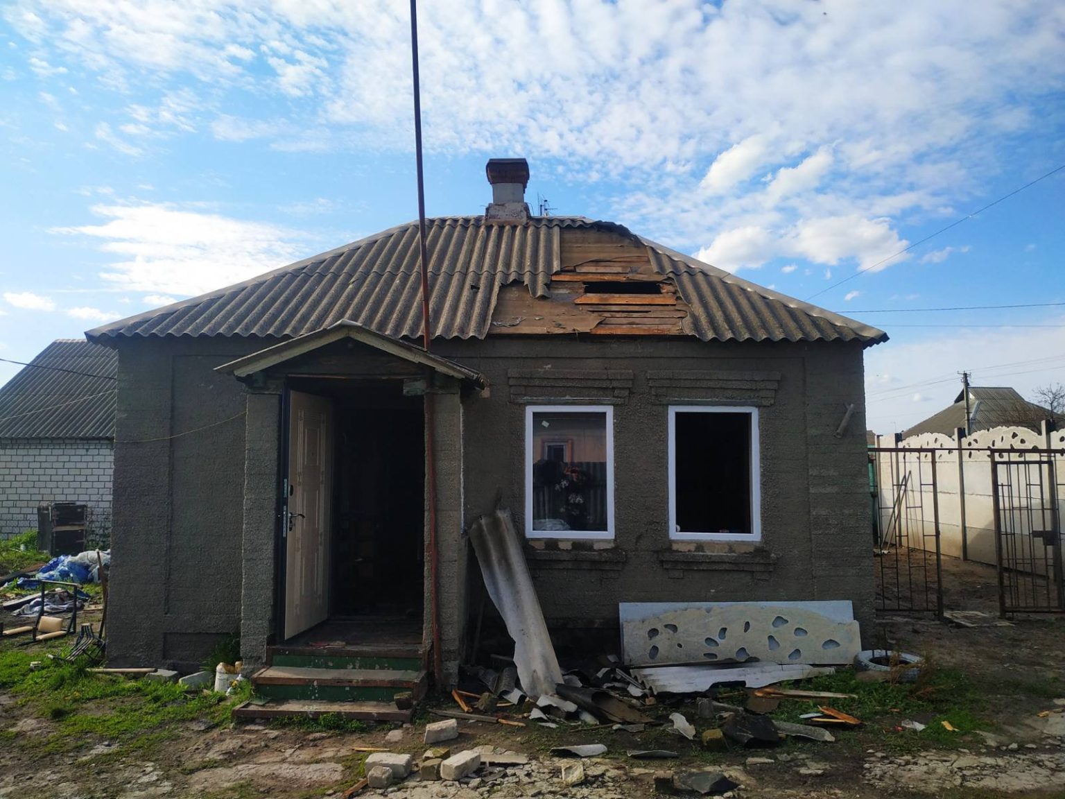 Под Харьковом горел жилой дом (фото)