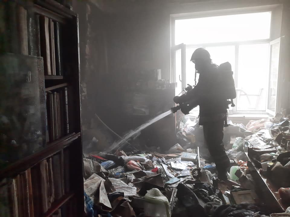 В Харькове горело университетское общежитие, есть пострадавший (фото)