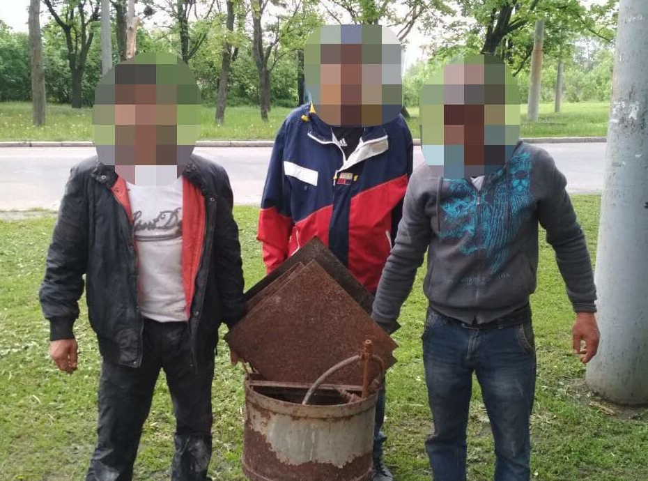 В Харькове трое мужчин обокрали учебное заведение